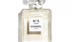 四字弟弟圈内爆料香水,神秘香氛引热议